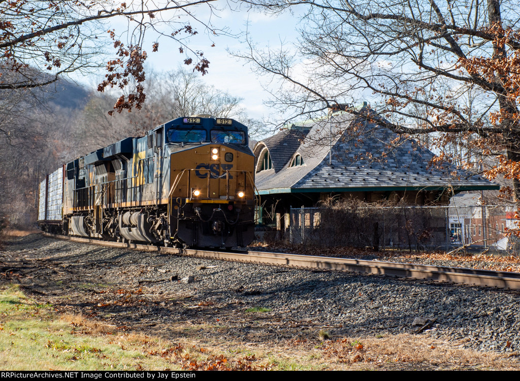 CSX 912 leads M436 past the old B&A Depot